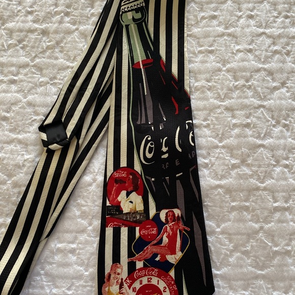 Coca Cola trade mark tie - Picture 3 of 8